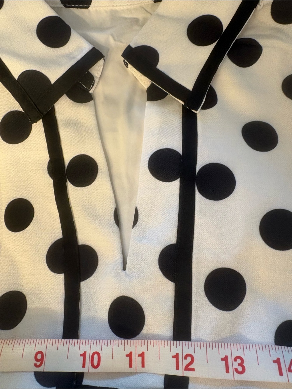 Polka Dot V-Neck Shift Dress in Black and White - Picture 4 of 5